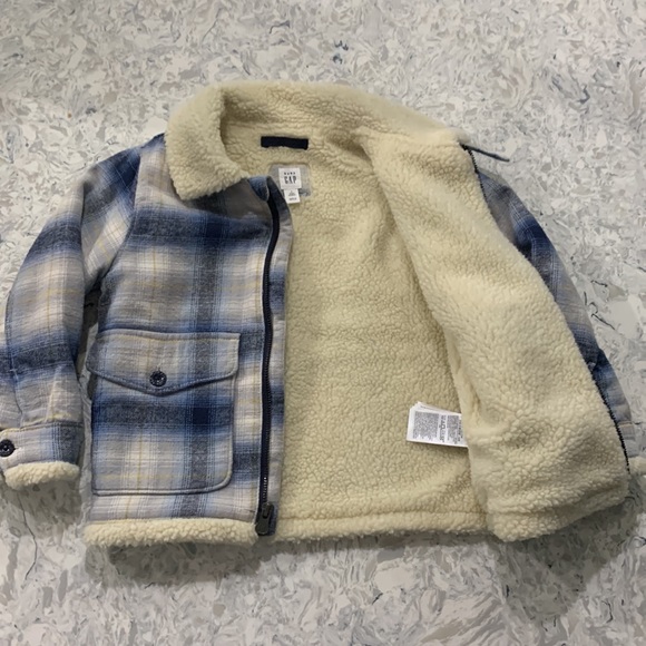Like New! Gap Kids plaid jacket with shearling interior lining. Size 4 - Picture 3 of 4